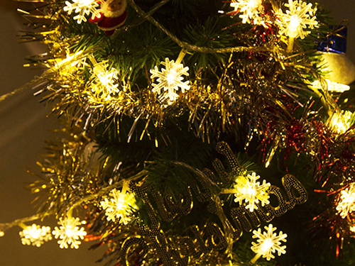 圣诞树灯饰线